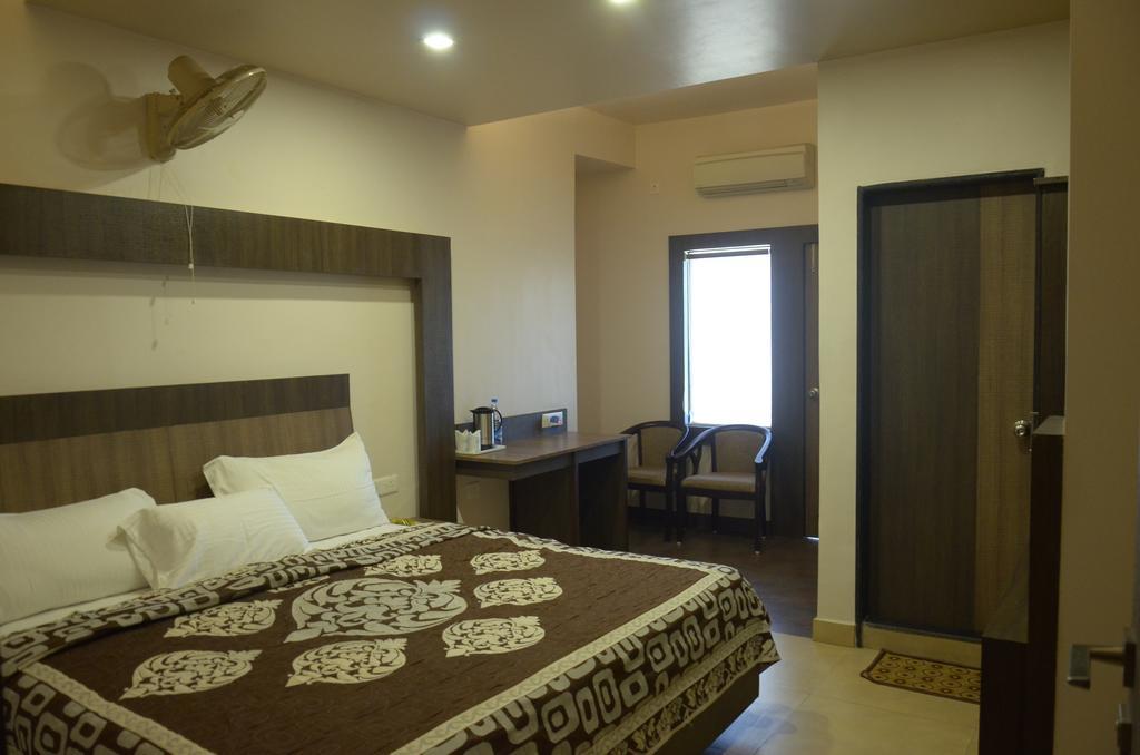 City Inn Hotel & Restaurant Jabalpur Chambre photo